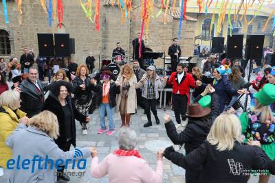 Τσικνοπέμπτη στην Καλαμάτα - Ψητά εδέσματα, χορός και κέφι από το πρωί (βίντεο-φωτογραφίες)