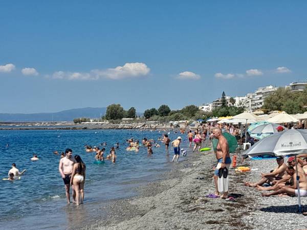 Κορυφώνεται η τουριστική κίνηση εν όψει Δεκαπενταύγουστου - Το αδιαχώρητο στις παραλίες