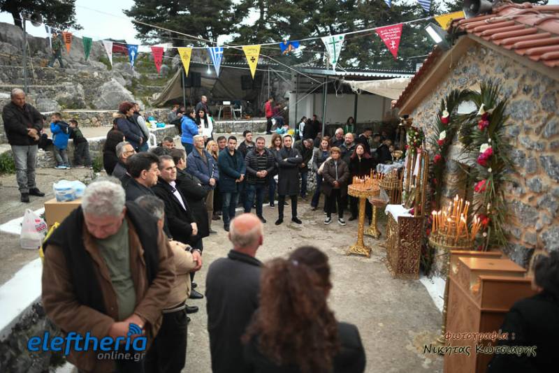 Ο εσπερινός του Αγίου Γεωργίου στο Καλάθι (φωτογραφίες)