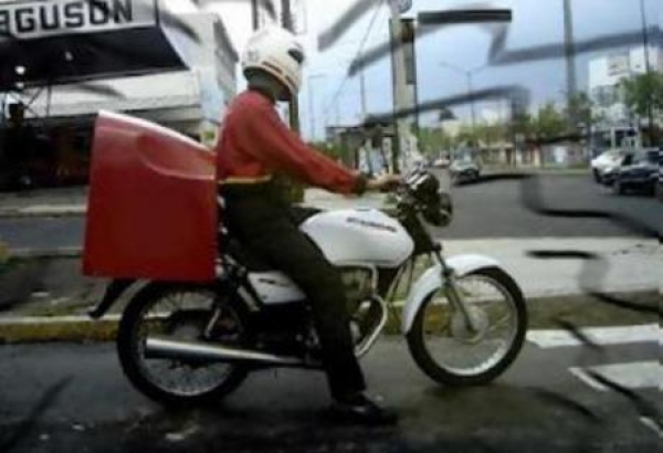 Λήστεψαν ντελιβερά στα Εξαμίλια