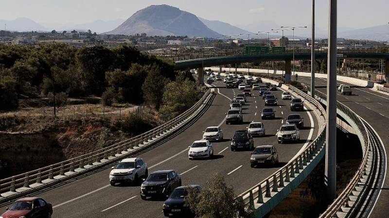 Χωρίς προβλήματα η έξοδος των αδειούχων του Αυγούστου- Πάνω από 100 χιλιάδες οχήματα έφυγαν από την Αττική
