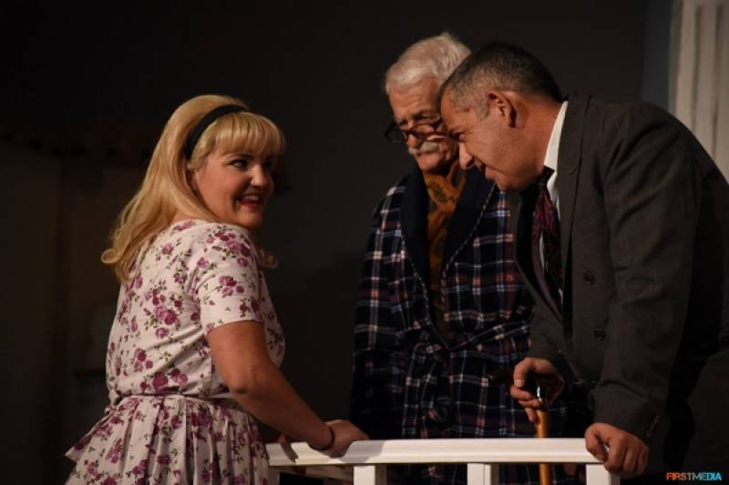 Τριφυλιακό Ερασιτεχνικό Θέατρο: Τελευταίες παραστάσεις για το «Αλίμονο στους νέους»