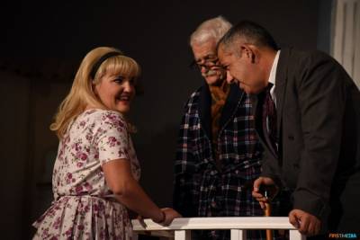 Τριφυλιακό Ερασιτεχνικό Θέατρο: Τελευταίες παραστάσεις για το «Αλίμονο στους νέους»