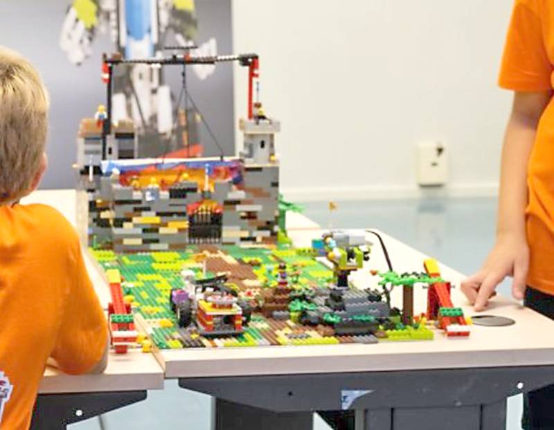 Διαγωνισμός ρομποτικής στα Εκπαιδευτήρια Μπουγά