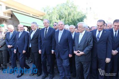 House of Cards σε μεσσηνιακό φόντο