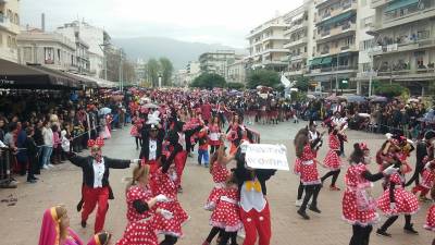 Η βροχή διέκοψε πρόωρα το Καλαματιανό Καρναβάλι