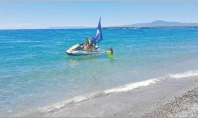 Με τζετ σκι έφτασε η «Γαλάζια Σημαία»