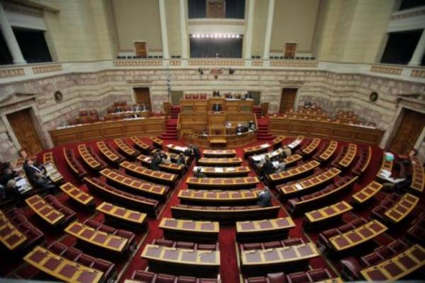 Βάζει γυαλιά και στην “Επιτροπή Γαβρόγλου”