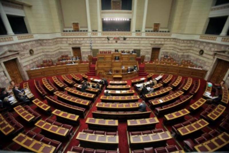 Βάζει γυαλιά και στην “Επιτροπή Γαβρόγλου”