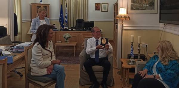 Η Γιάννα Αγγελοπούλου στην Τρίπολη: Στο 1821 αφιερώνει το περίπτερό της στη ΔΕΘ η Περιφέρεια Πελοποννήσου