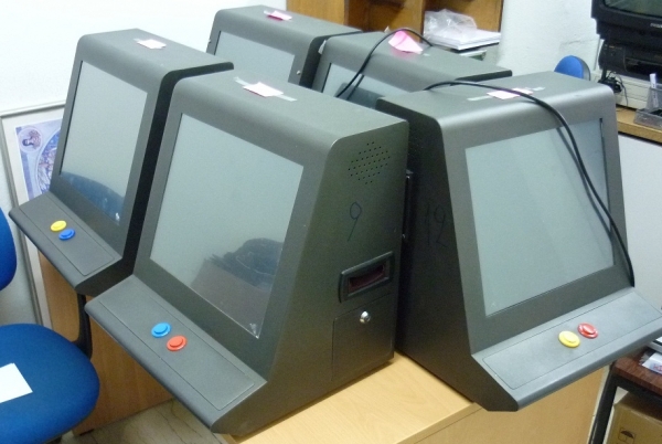 Σύλληψη 31χρονης για "φρουτάκια" στην Κόρινθο