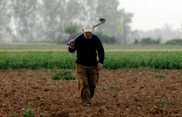 Τη Μεγάλη Εβδομάδα το υπόλοιπο της επιδότησης στους αγρότες