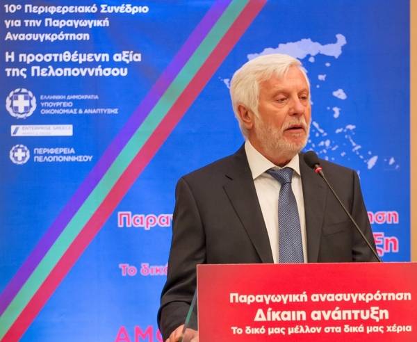 Εξαγγελίες για φανατικούς