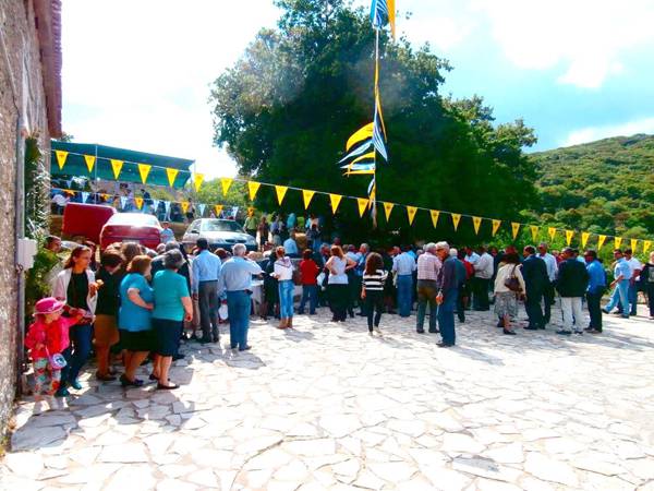 Κέφι και χορός στο αντάμωμα Ρωμυραίων