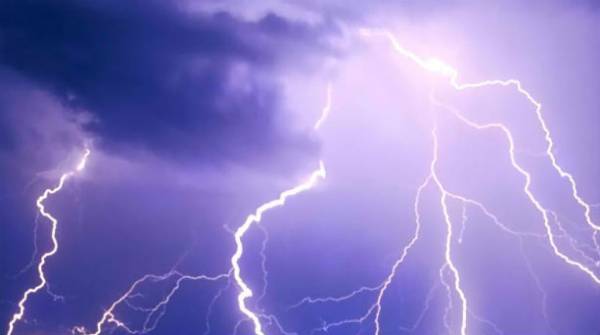 Διακοπές ρεύματος προκάλεσαν οι κεραυνοί στη Μεσσηνία