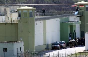 Επιστολή κρατουμένων: "Ο Τσιρώνης ήταν βασανιστής - Οι φύλακες δολοφόνησαν τον Καρέλι για εκδίκηση"