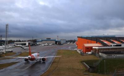 Κλειστό το Χίθροου: Χάος με ακυρώσεις χιλιάδων πτήσεων – Εγκλωβισμένοι επιβάτες