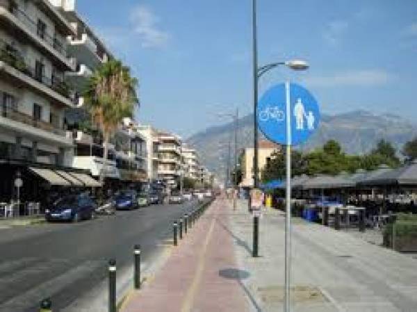 Η ψευτοδιαχείριση και η παραλιακή