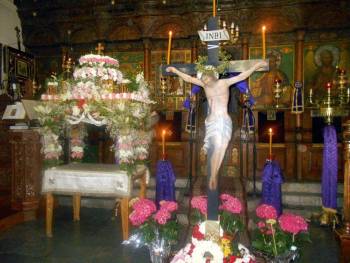 Στολισμός Επιταφίου στο Γεράκι Λακωνίας (φωτογραφίες)