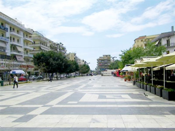 Αύξηση 40% στα τραπεζοκαθίσματα της κεντρικής πλατείας Καλαμάτας