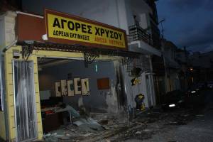 Εκρηξη στο ενεχυροδανειστήριο του Τάσου Μητρόπουλου στην Καλαμάτα (φωτογραφίες)