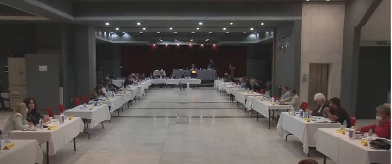 Τέσσερις ώρες για δύο θέµατα