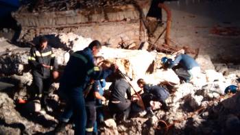 Με επιτυχία η επιχείρηση απεγκλωβισμού του νεαρού που καταπλακώθηκε στην Καρδαμύλη