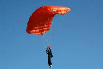 Σουλατσαδόροι και αλεξιπτωτιστές τελικά ανασταίνουν και νεκρούς!