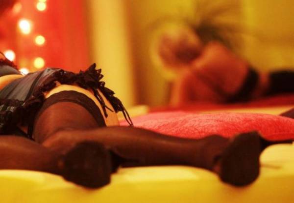 Εξέδιδαν στην πορνεία 20χρονη στο Λουτράκι