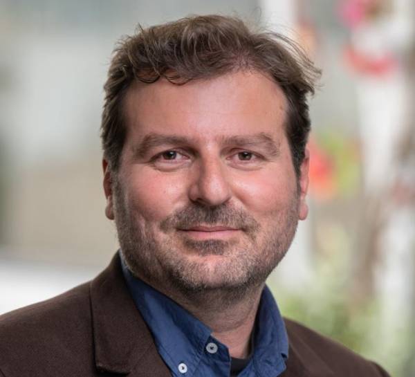 O Mεσσήνιος υπ. ευρωβουλευτής των Οικολόγων Πράσινων Μιχ. Μπάκας στην “Ε”: «Aπάντηση στην οικολογική και οικονομική κρίση με ριζικές αλλαγές σε παραγωγή και κατανάλωση»