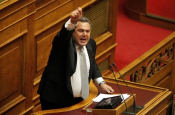 Ο ΠΑΝΟΣ ΚΑΜΜΕΝΟΣ ΣΤΗΝ ΚΑΛΑΜΑΤΑ «Οι Ελληνες δεν πρόκειται να υποκύψουμε σε εντολές»