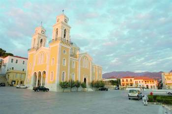 Καθημερινά στην Υπαπαντή: Τσιγγάνοι ζητιάνοι ενοχλούν πιστούς