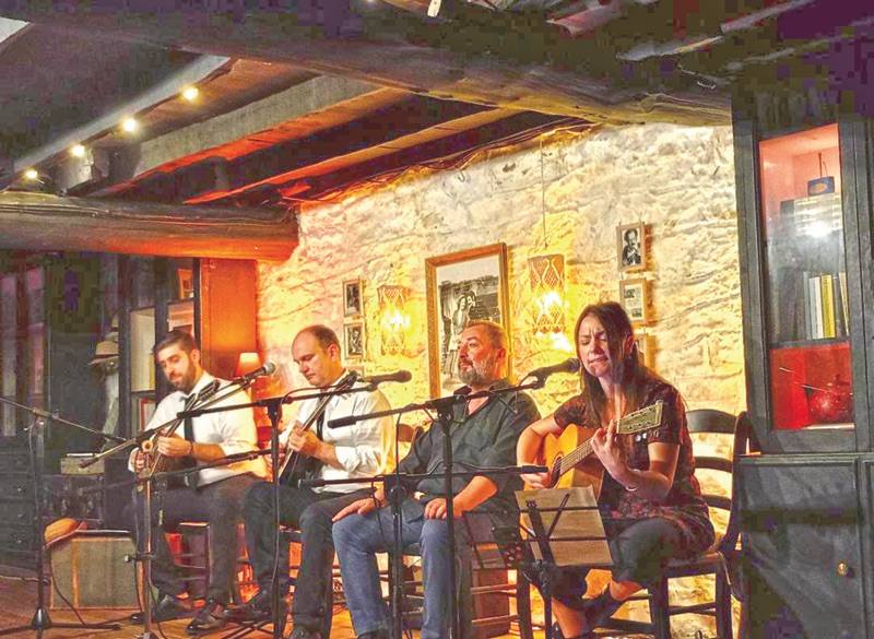 Αφιέρωμα στον Βασίλη Τσιτσάνη και τον Γιώργο Μητσάκη