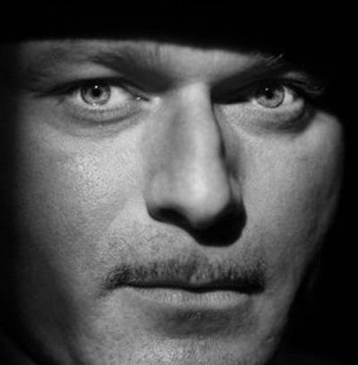 Ο Μεσσήνιος Αντώνης Κρόμπας στην παράσταση "Reservoir dogs"