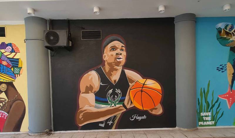 Mural με τη μορφή του Αντετοκούνμπο από τον street artist «Hayate»