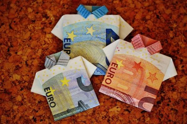 Ποιος θα εισπράξει φόρους και οφειλές;