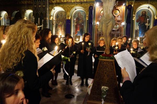 Το "Μοιρολόι της Παναγίας" από το Λύκειο Ελληνίδων στον Αγιο Νικόλαο Καλαμάτας (βίντεο και φωτογραφίες)