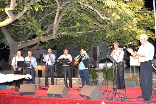 Καντάδες στην Ανω Πολη Κυπαρισσίας