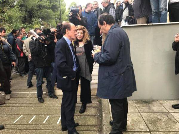 Πολιτική αμηχανία για τη διαδικτυακή αγορά