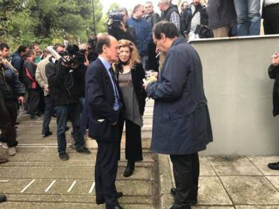 Πολιτική αμηχανία για τη διαδικτυακή αγορά