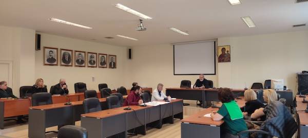 Λεβεντάκης κατά αντιπολίτευσης για τα έργα