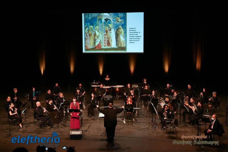 "Χαίρε Μαρία" από την Δημοτική Φιλαρμονική Καλαμάτας (φωτογραφίες)