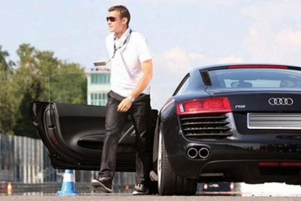 Τροχαίο με εγκατάλειψη αυτοκινήτου