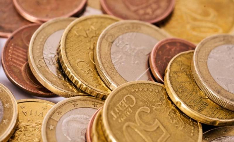 Οι τράπεζες σχεδιάζουν μηνιαίο τέλος 0,50 ευρώ - Οι λογαριασμοί που εξαιρούνται (Βίντεο)