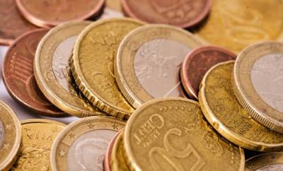 Οι τράπεζες σχεδιάζουν μηνιαίο τέλος 0,50 ευρώ - Οι λογαριασμοί που εξαιρούνται (Βίντεο)