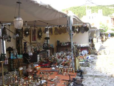 Υπαίθριο Παζάρι Αντικών στην Ανω Πόλη Κυπαρισσίας