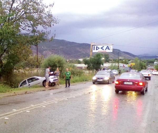 Τροχαία ατυχήματα έφερε η βροχή
