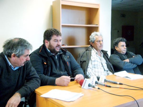 Από τη χθεσινή συνέντευξη (από αριστερά) Θαν. Πετράκος, Αρ. Ηλιακίδης, Δ. Κουφόγιαννης, Β. Μάινας