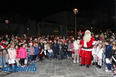 Καλαμάτα: Φωταγωγήθηκε το δέντρο στην πλατεία 23ης Μαρτίου - Πρωταγωνιστές τα παιδιά των ΚΔΑΠ (βίντεο+φωτο)