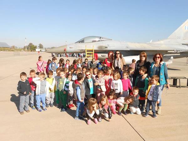 Το 2ο Νηπιαγωγείο Κυπαρισσίας στο στρατιωτικό αεροδρόμιο